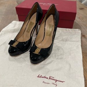 Salvatore Ferragamo Nero Patentcalf Heels